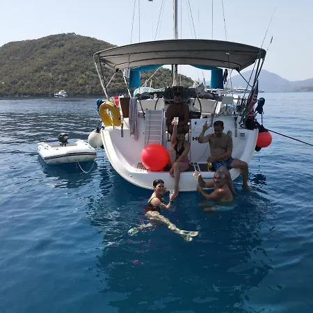 Exquisite 41ft Beneteau Oceanis Yacht 3 Cozy Lounge 2 Bathrooms And Your Dream Sailing Experience Awaits Botel Fethiye